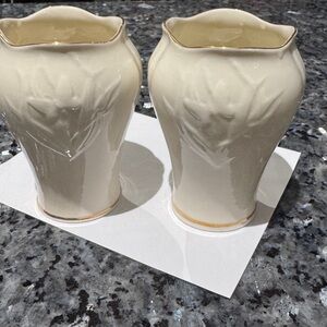☘️Vintage 2000’s Irish Belleek Butterfly Toy Spill 3 1/2” Tall Vases (set of 2)